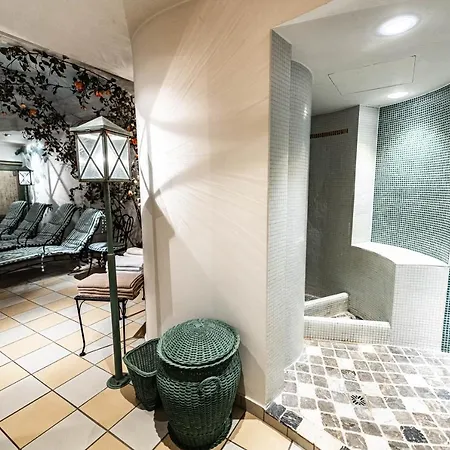 Olympia Hotel 3*